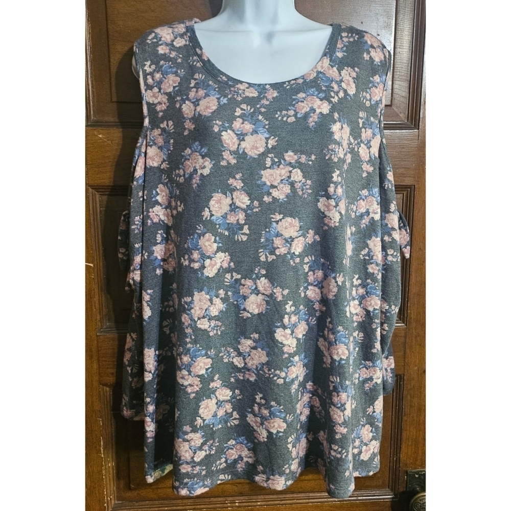 Woman's Plus Size Floral Cut Out Cold Shoulder Top